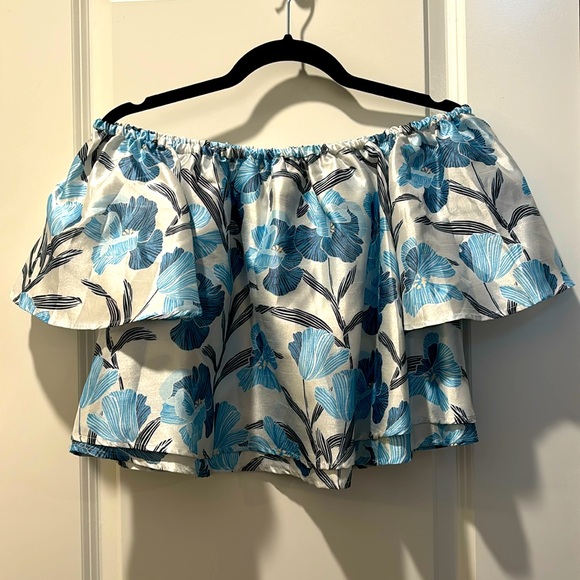 Tops - ELeighs off the shoulder blouse, perfect for summer!